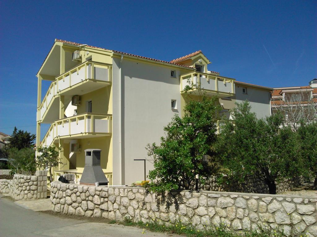 Apartments Jasmina Novalja Exterior photo